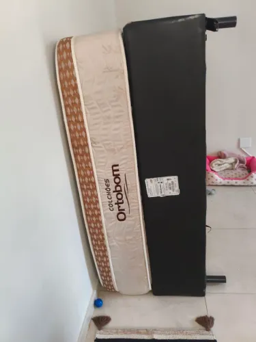 Vendo colchão de molas ensacadas +box  cama casal normal  