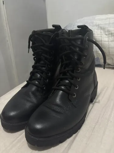 Bota coturno preto