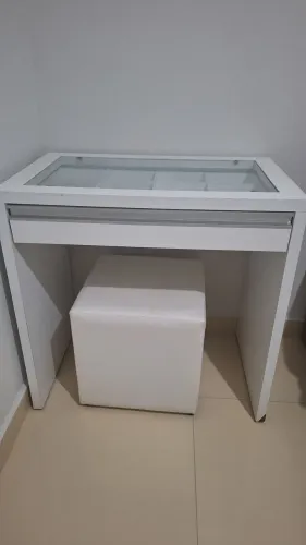 Penteadeira com porta joias (acompanha banco)