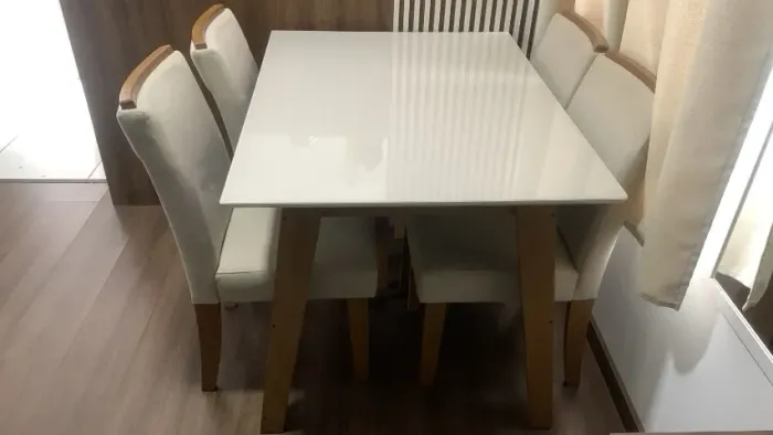 Mesa de Jantar Quadrada Nova