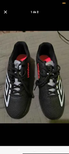 Chuteira Umbro Society