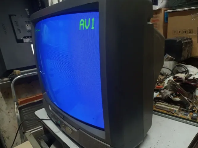 Tv de tubo CCE antiga