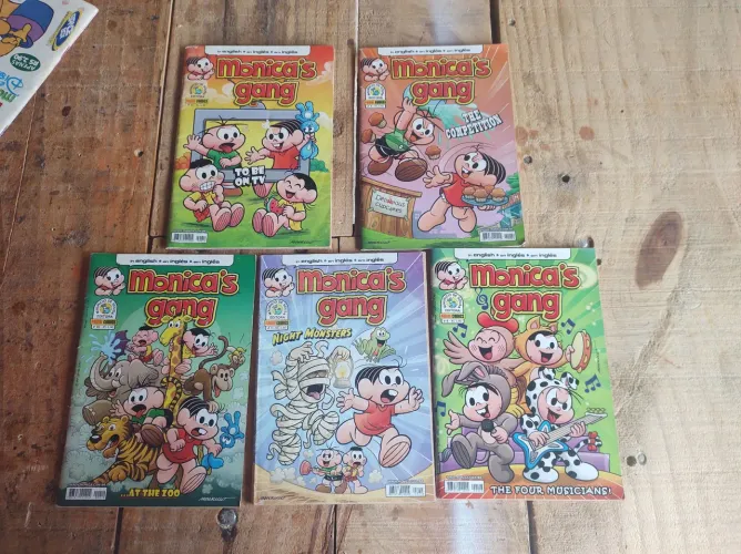 Lote com 5 gibis Monicas's Gang . Edições da Mônica em Inglês