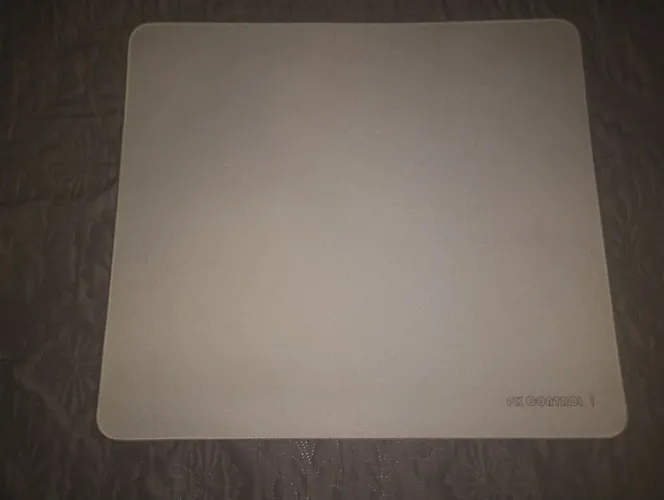 Vendo mousepad pk control 1, cor branca. Usado, porém em ótimas condições 