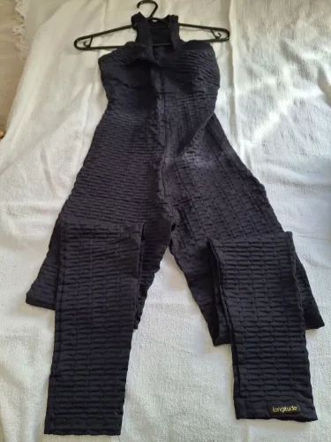 Roupas novas e usadas