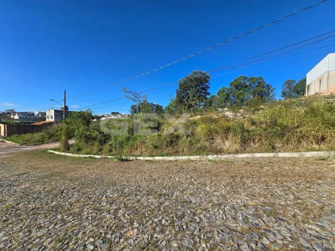 Terreno à Venda com 235m² no Bairro Mar e Terra em Divinópolis MG.