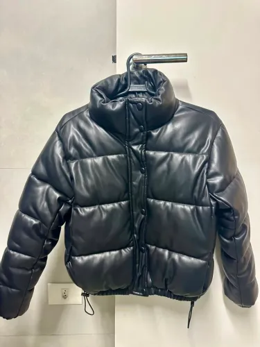 Jaqueta puffer preta tamanho 16
