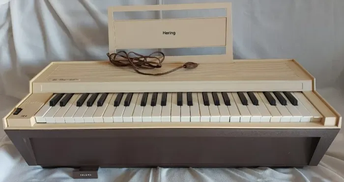 Órgão elétrico portátil Hering San Remo 10.000 