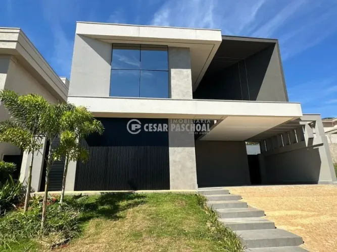 Casa em Condomínio Sobrado Vila do Golf Casa conta com 4 suítes ( sendo uma no pavimento s
