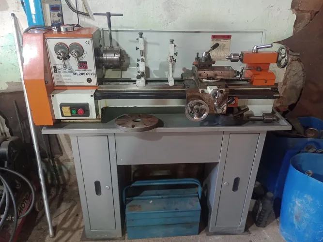 Vendo torno mecânico de bancada BV 20 completo