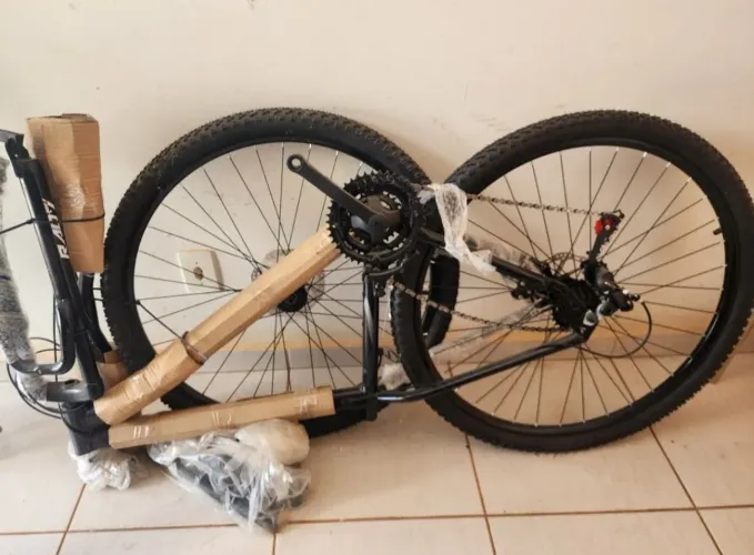 A marca dessa bicicleta é Rad7 (especificamente o modelo Concept)