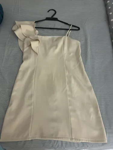VESTIDO BEGE 1 OMBRO PERFEITO!!! USADO 2x