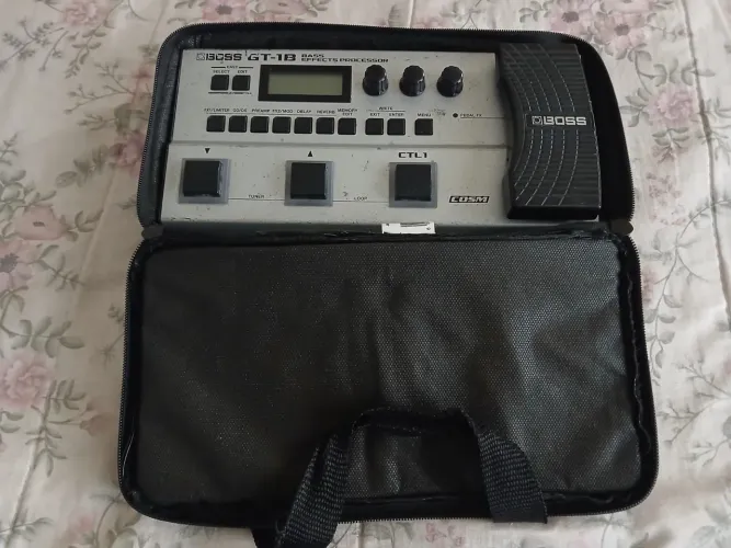 Pedaleira para contrabaixo GT1B BOSS + BAG + PACK DE TIMBRES WORSHIP