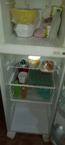 Vendo geladeira Electrolux 340litros em ótimo estado.