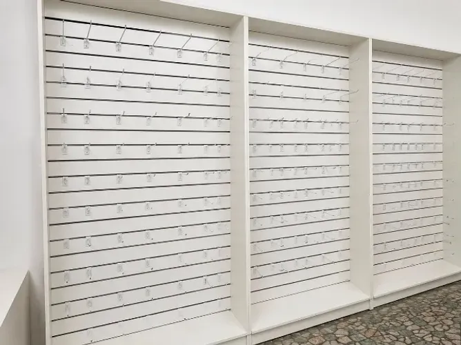 GANCHEIRA/ PAINEL CANALETADO, MOVEL PARA LOJA