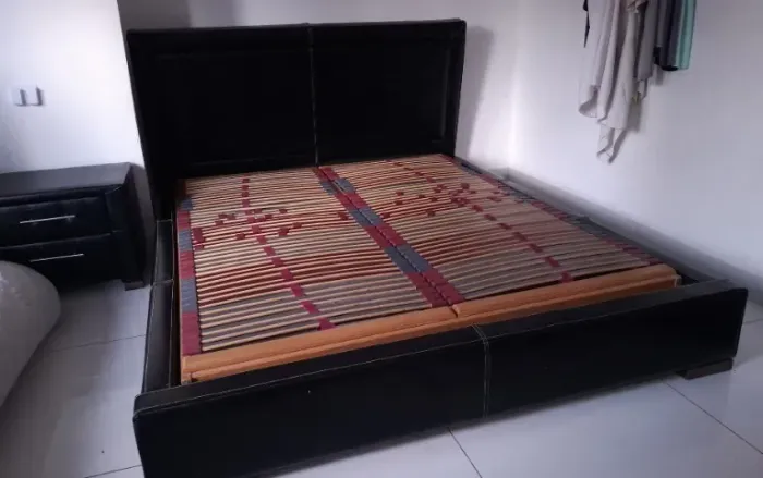 Cama king size em couro legítimo