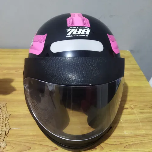 Capacete usado poucas vezes (novo)