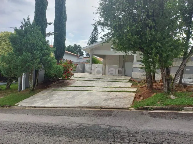 Casa térrea á venda no Condomínio Estância Marambaia, em Vinhedo, interior de São Paulo.