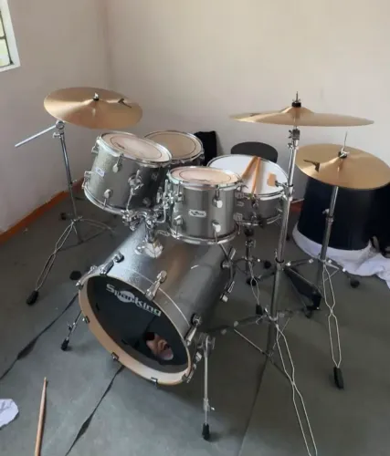 Bateria Sparking com kit de pratos B20