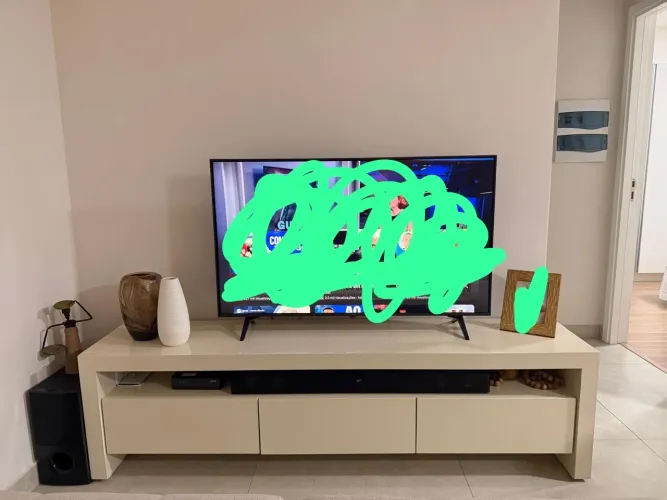 Rack para TV com acabamento em laca