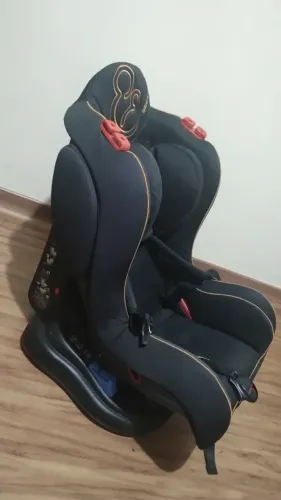 Vendo cadeirinha para carro modelo Cosmo Edição Especial Disney Mickey Mouse.