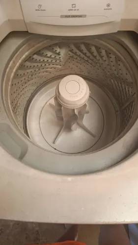 Vendo máquina de lavar Brastemp tem que arrumar o motor mais o restante está funcionando