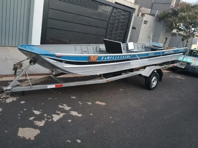 Barco de Alumino e carretinha documentados 
