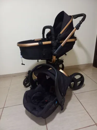 Carrinho de bebê + Bebê Conforto seminovo