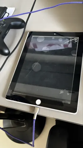 iPad 4 (precisa trocar a tela) 