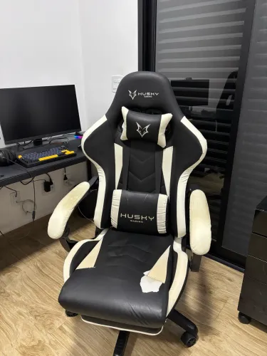 Cadeira Gamer Husky reclinável com apoio para pernas