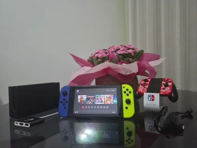 Nintendo Switch Desbloqueado + 64GB - Zerado - Funcionando Perfeitamente - Com Acessórios