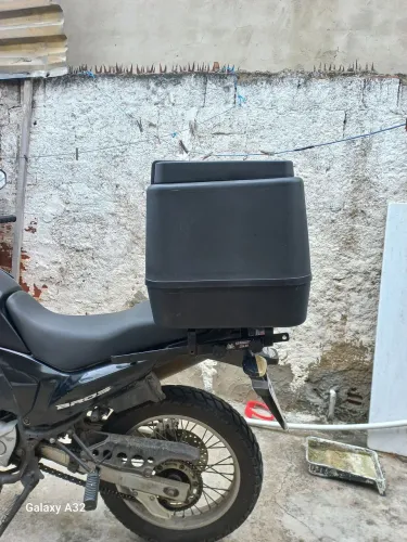 Vendo bau e suporte da bros 160