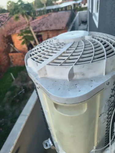 VENDO AR CONDICIONADO SEMI NOVO
