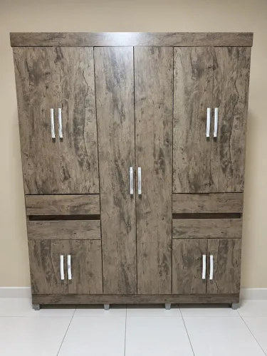 Guarda roupa 6 portas