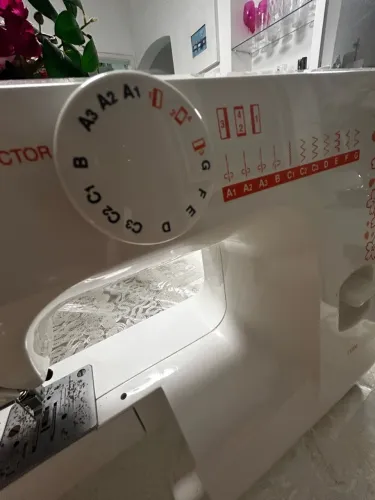 MÁQUINA JANOME POUQUÍSSIMO USADA