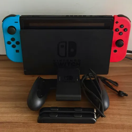 Nintendo Switch v.2 Pouquíssimo uso!