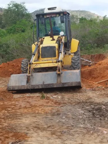 Retroescavadeira New Holand lb90 4x4 ano 2009