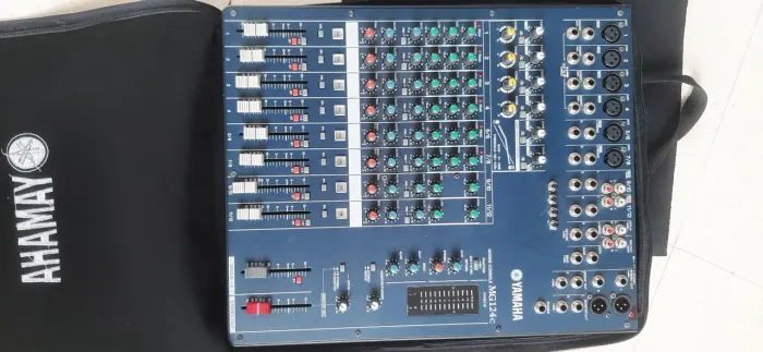 Mesa de som yamaha mg124c