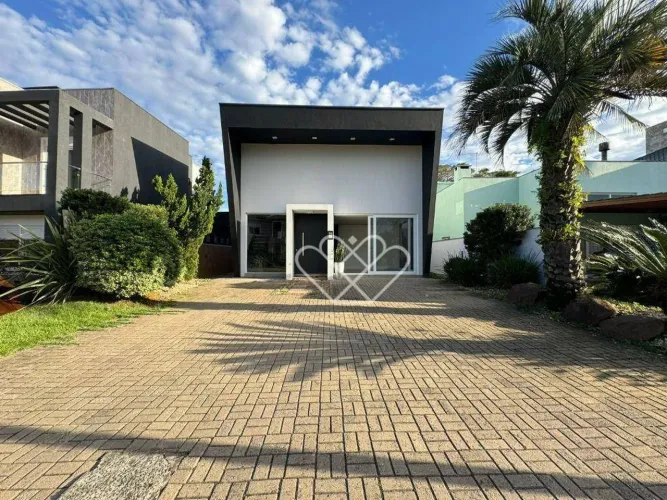 Casa com piscina à venda no bairro Villa Lucchesi com 2 quartos e espaço gourmet completo