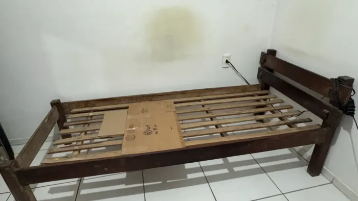 Cama de madeira