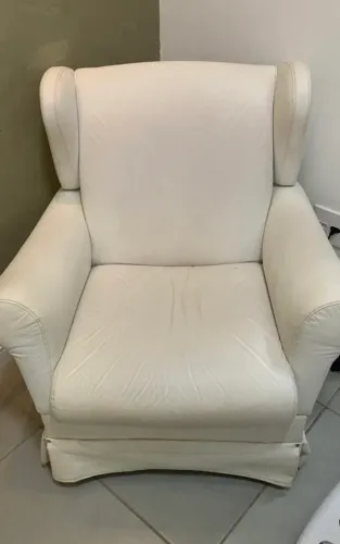 Vende-se poltrona de balanço de courino branca