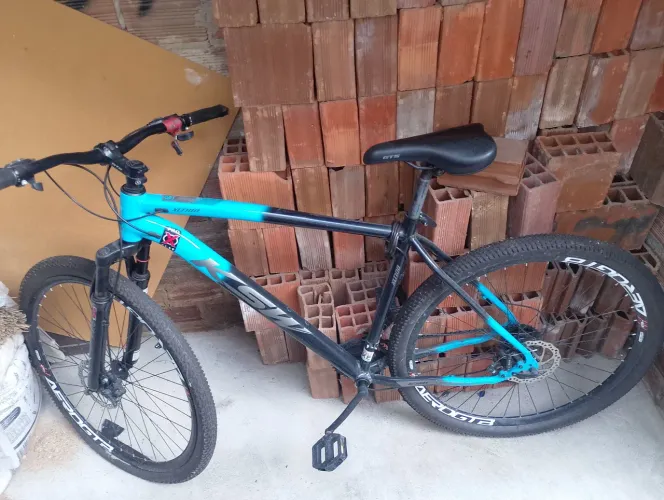 Bike semi nova pneu dianteiro furado por 600