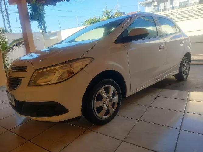 Chevrolet Onix Hatch LT 1.0 8V Flex Power Mec. 4P 2013
