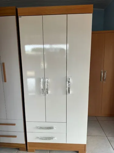 GUARDA ROUPA DE SOLTEIRO 3 PORTAS E 2 GAVETAS NOVOS NA CAIXA FAZEMOS A ENTREGA GRÁTIS