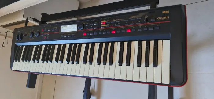 Teclado Korg Kross 61 teclas + Bag reforçada KBags