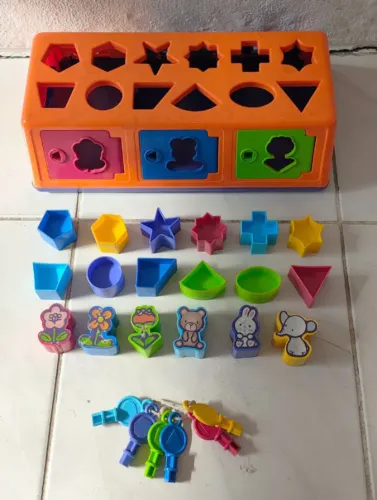 BRINQUEDO EDUCATIVO CAIXA-ENCAIXA ESTRELA