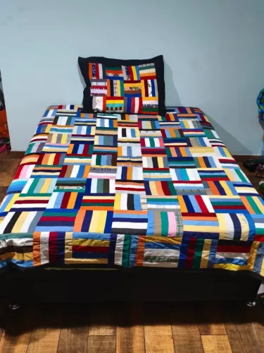 Colcha artesanal casal com porta-travesseiro combinando incluso estilo vintage