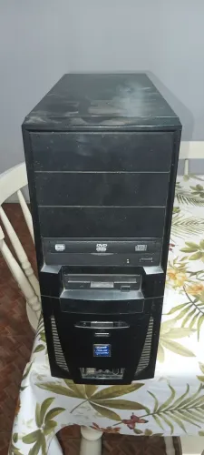 Vende-se cpu super bom pra uso diário 6 de ram 320 de hd com placa de video 