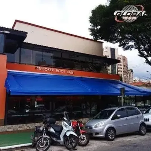 Toldo impermeável para loja.