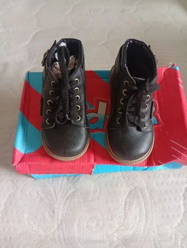 Bota de menino tamanho 23